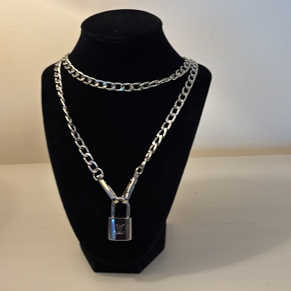 LOUIS VUITTON SILVER LOCK NECKLACE - Picture 5 of 6